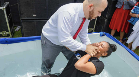 Más de 1.000 jóvenes fortalecen su compromiso misionero en encuentro adventista en Ecuador